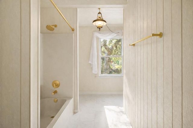 435 Spangenberg RD, Blanco, TX 78623