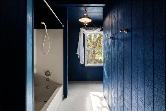 435 Spangenberg RD, Blanco, TX 78623