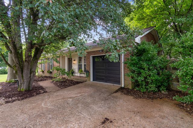 1702 Twin Oaks Ct, Franklin, TN 37064