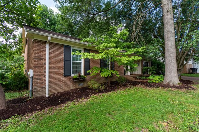 1702 Twin Oaks Ct, Franklin, TN 37064