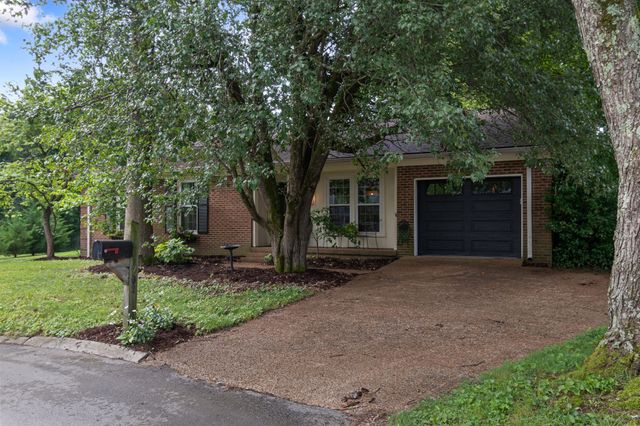1702 Twin Oaks Ct, Franklin, TN 37064