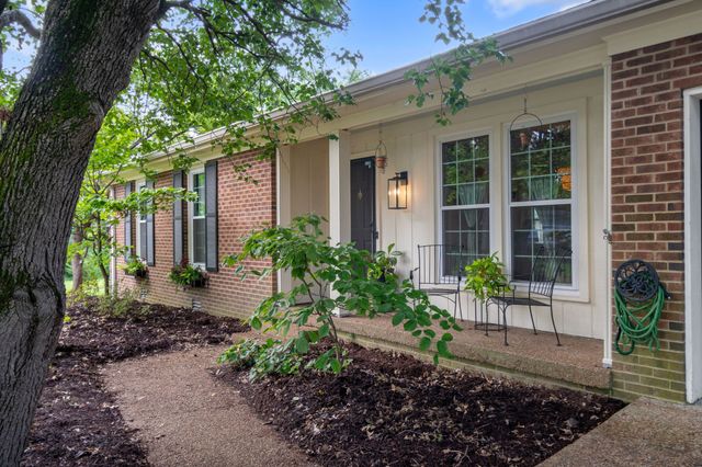 1702 Twin Oaks Ct, Franklin, TN 37064