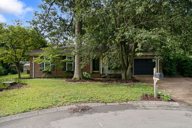 1702 Twin Oaks Ct, Franklin, TN 37064