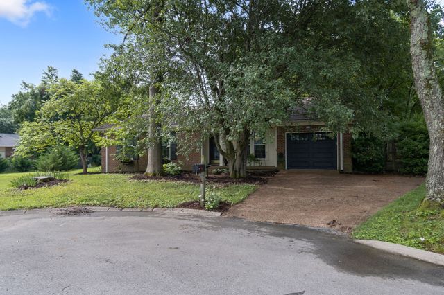 1702 Twin Oaks Ct, Franklin, TN 37064