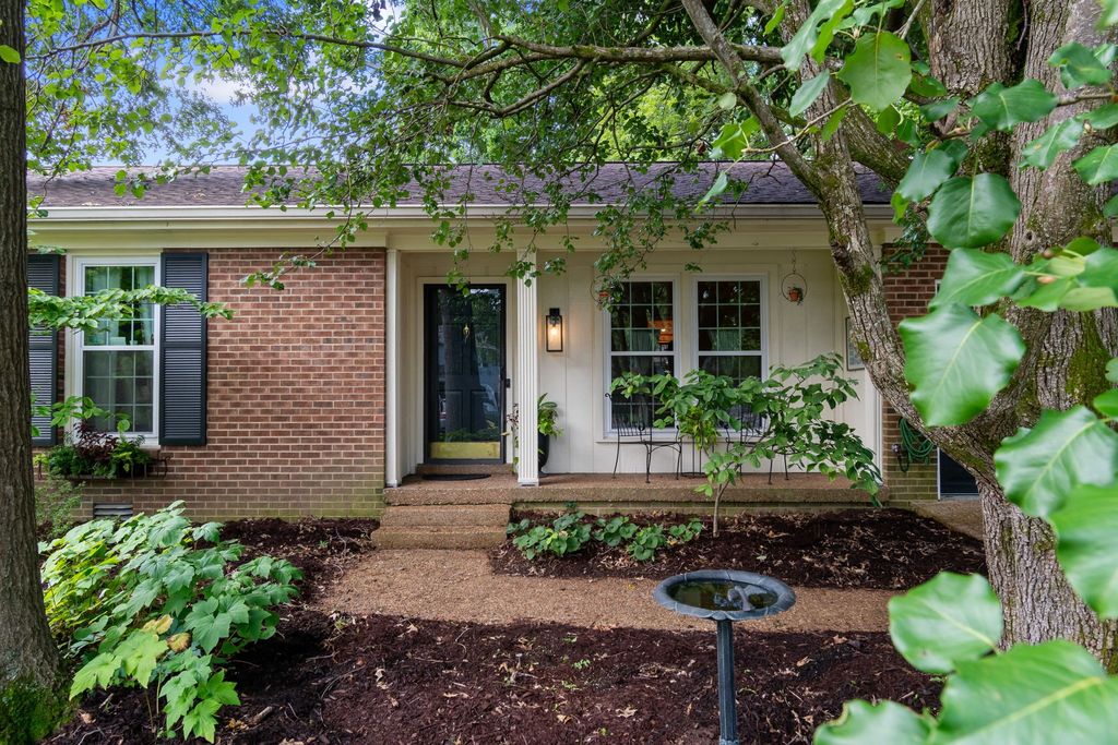 1702 Twin Oaks Ct, Franklin, TN 37064