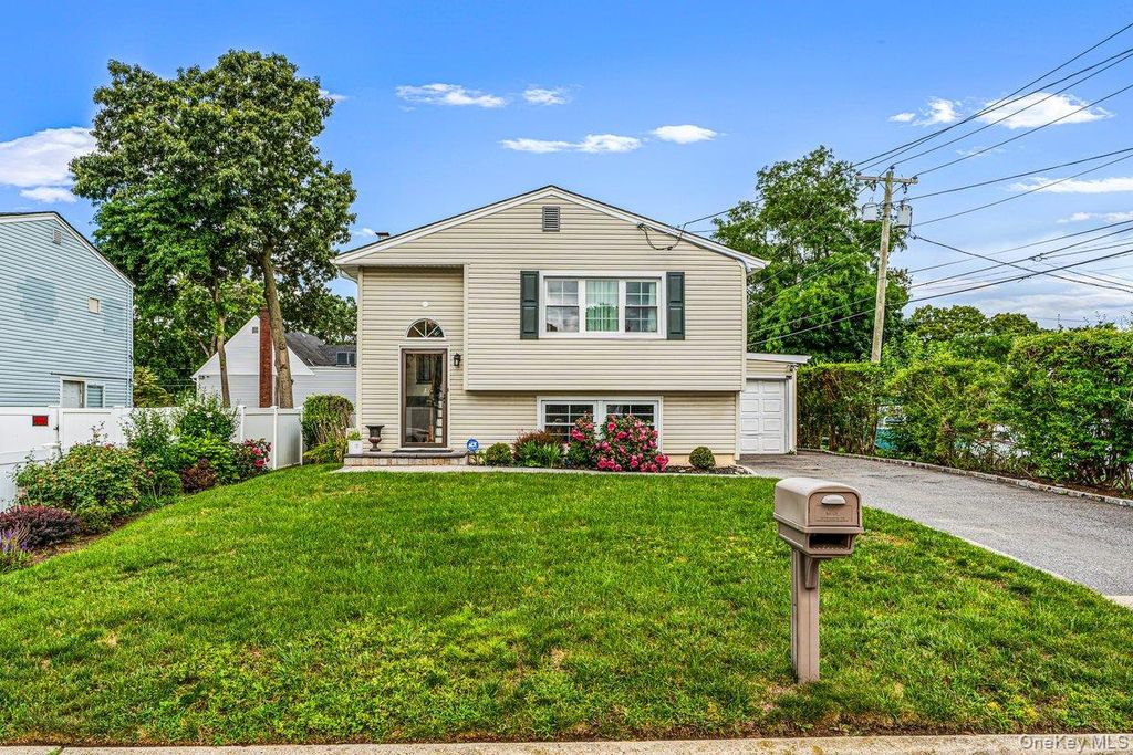 115 Margaretta Avenue, Massapequa, NY 11758 — exterior