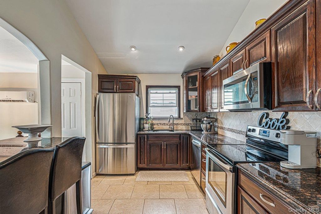 115 Margaretta Avenue, Massapequa, NY 11758 — photo 4