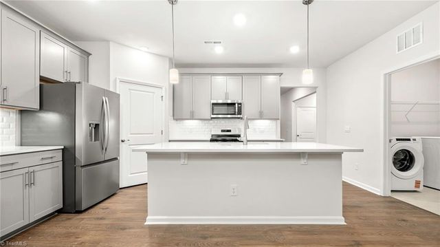 102 Mary Montrose Boulevard, Jamestown, NC 27282