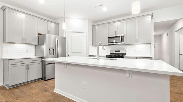 102 Mary Montrose Boulevard, Jamestown, NC 27282