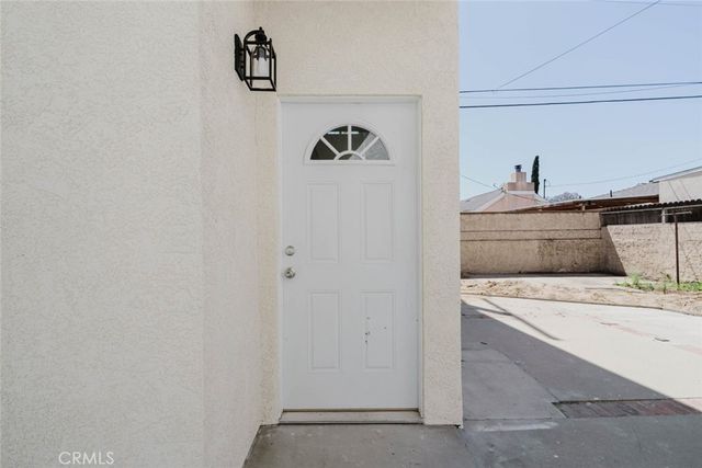 6517 Bellaire Avenue, North Hollywood, CA 91606
