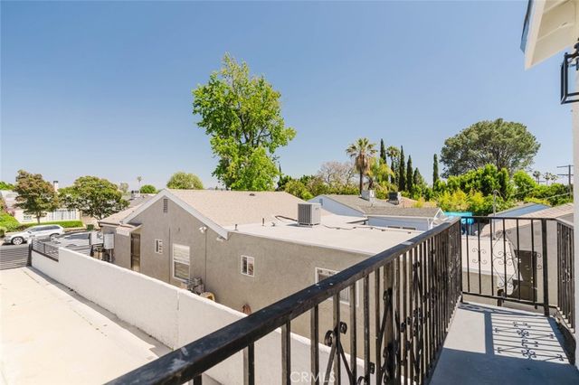 6517 Bellaire Avenue, North Hollywood, CA 91606