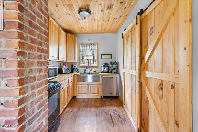 2 W 10th Avenue, Gloversville, NY 12078
