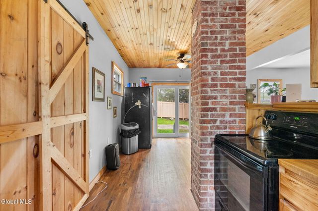 2 W 10th Avenue, Gloversville, NY 12078