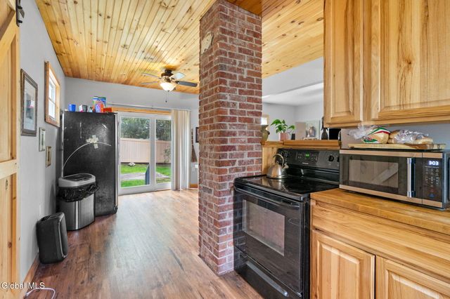 2 W 10th Avenue, Gloversville, NY 12078