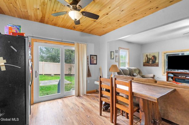2 W 10th Avenue, Gloversville, NY 12078