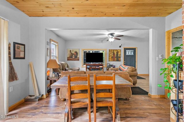 2 W 10th Avenue, Gloversville, NY 12078