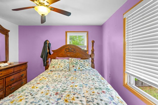 2 W 10th Avenue, Gloversville, NY 12078