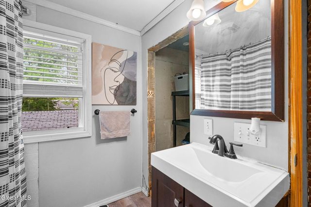 2 W 10th Avenue, Gloversville, NY 12078