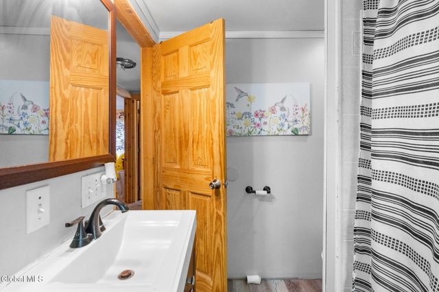 2 W 10th Avenue, Gloversville, NY 12078