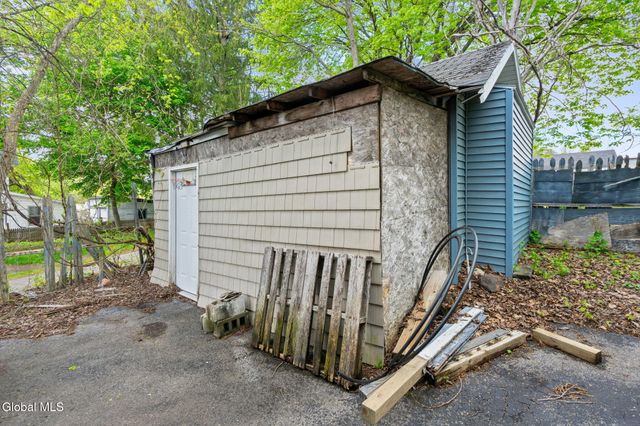 2 W 10th Avenue, Gloversville, NY 12078