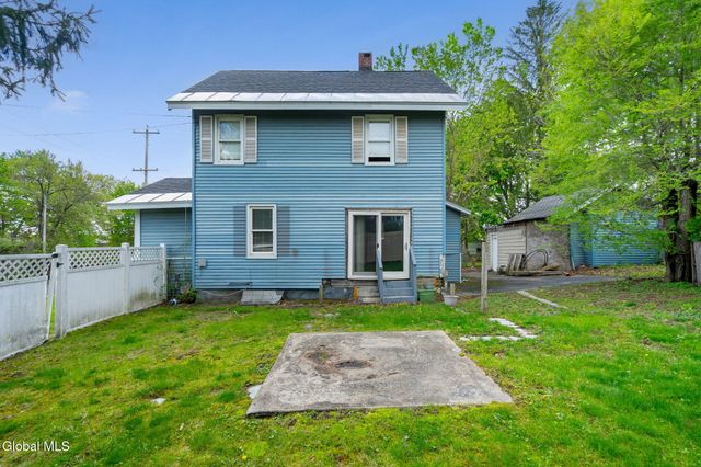 2 W 10th Avenue, Gloversville, NY 12078