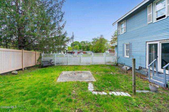 2 W 10th Avenue, Gloversville, NY 12078