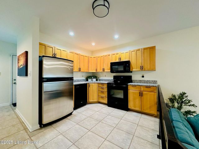 152 N Ewing Ave, Louisville, KY 40206