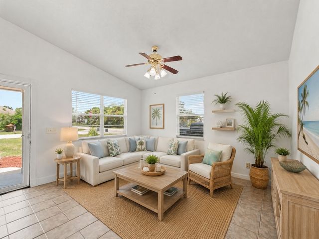 368 14th Place SW, Vero Beach, FL 32962