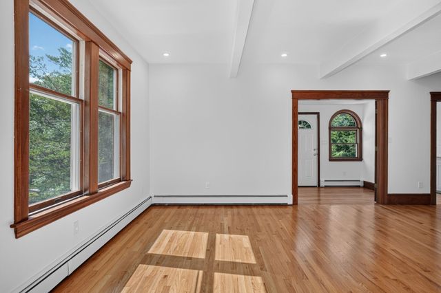 82 N Quinsigamond Ave, Shrewsbury, MA 01545