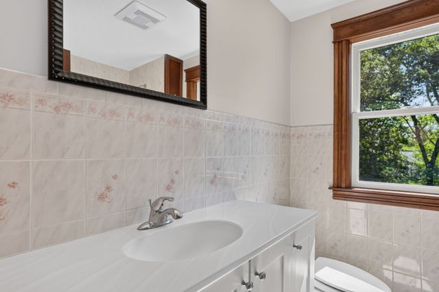 82 N Quinsigamond Ave, Shrewsbury, MA 01545