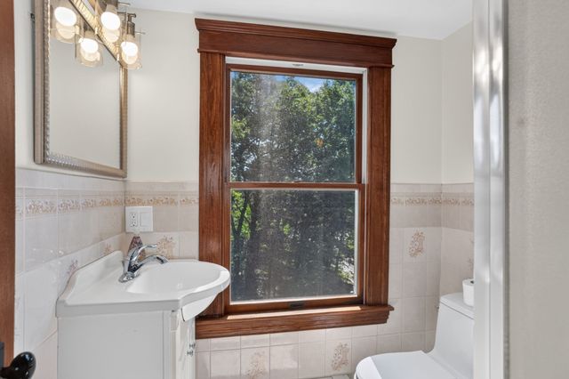 82 N Quinsigamond Ave, Shrewsbury, MA 01545