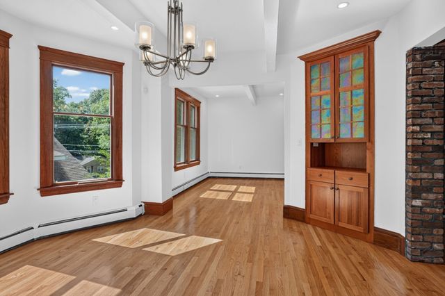 82 N Quinsigamond Ave, Shrewsbury, MA 01545