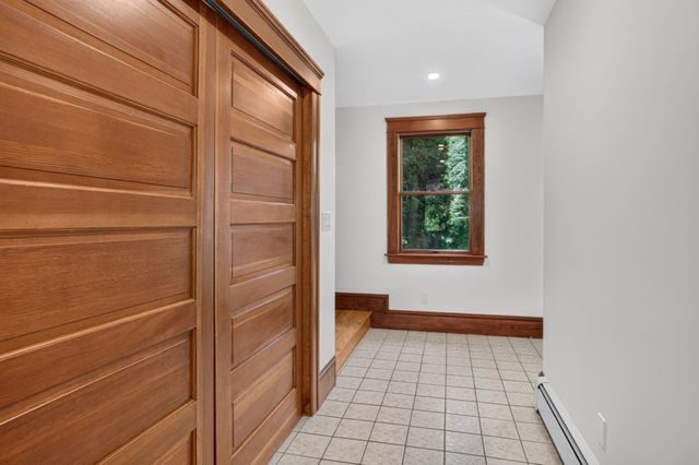 82 N Quinsigamond Ave, Shrewsbury, MA 01545