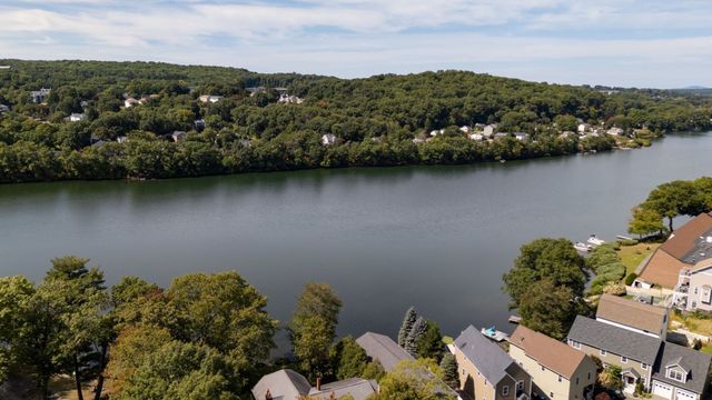 82 N Quinsigamond Ave, Shrewsbury, MA 01545