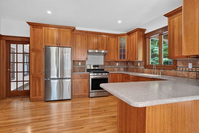 82 N Quinsigamond Ave, Shrewsbury, MA 01545