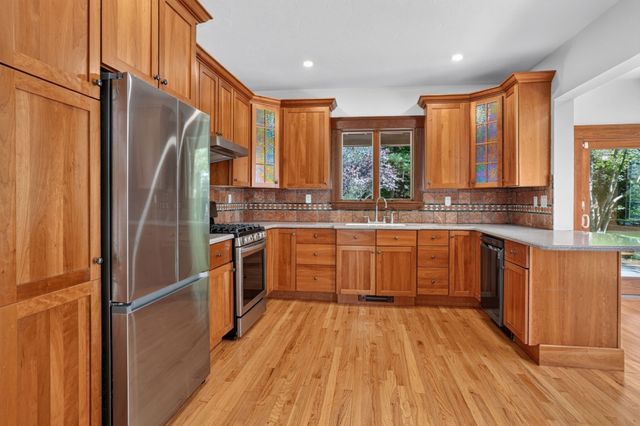 82 N Quinsigamond Ave, Shrewsbury, MA 01545