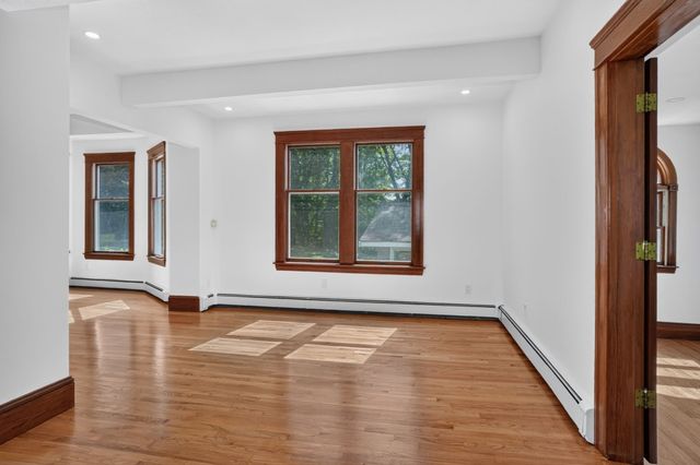 82 N Quinsigamond Ave, Shrewsbury, MA 01545