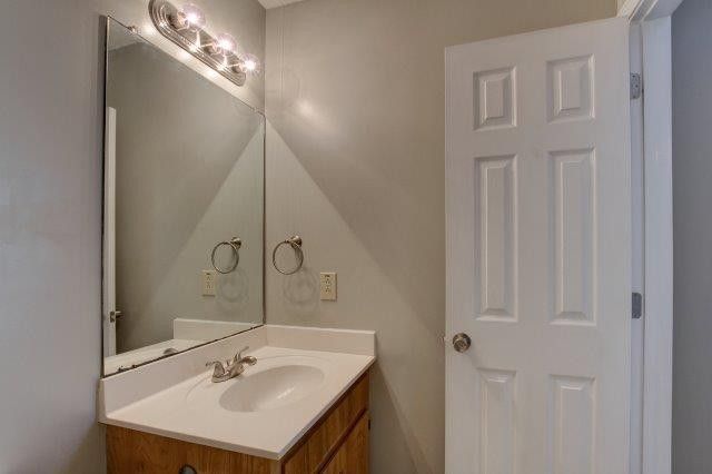 1822 Harbor Drive, Oak Grove, KY 42262