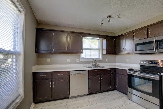 1822 Harbor Drive, Oak Grove, KY 42262