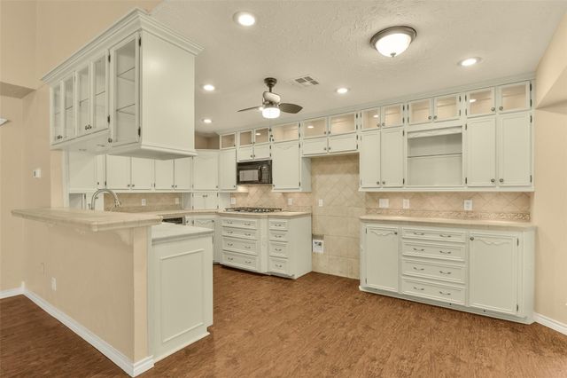 513 S Crockett Street, Deer Park, TX 77536