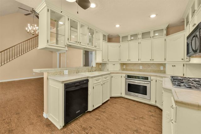 513 S Crockett Street, Deer Park, TX 77536