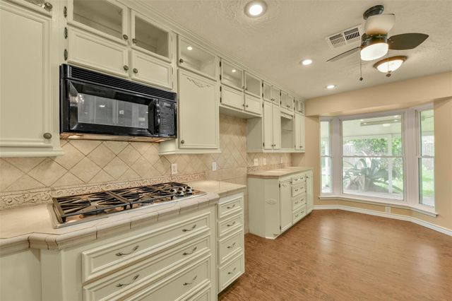 513 S Crockett Street, Deer Park, TX 77536