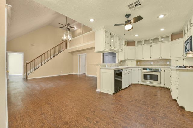 513 S Crockett Street, Deer Park, TX 77536