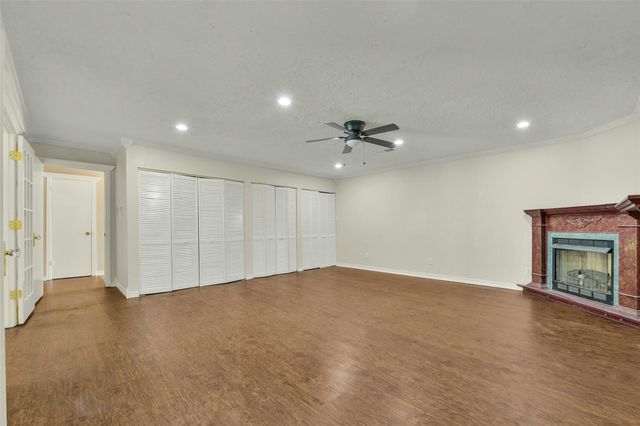 513 S Crockett Street, Deer Park, TX 77536