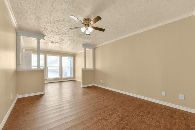 513 S Crockett Street, Deer Park, TX 77536