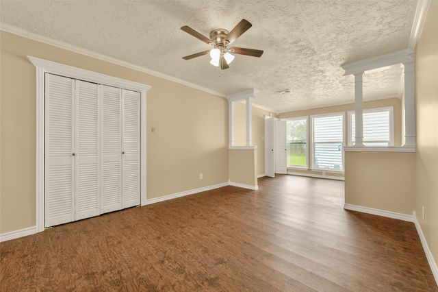 513 S Crockett Street, Deer Park, TX 77536