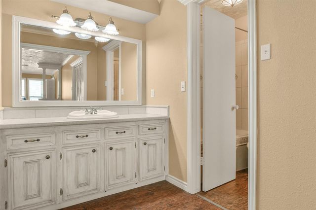513 S Crockett Street, Deer Park, TX 77536