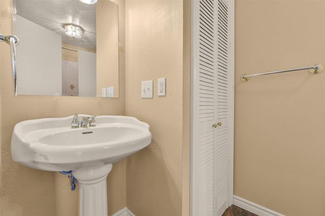 513 S Crockett Street, Deer Park, TX 77536