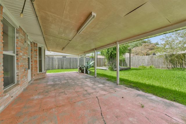 513 S Crockett Street, Deer Park, TX 77536