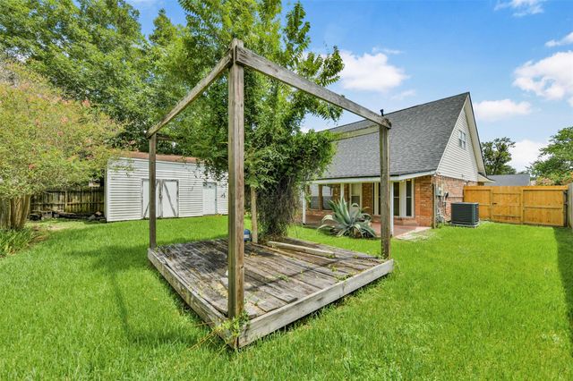513 S Crockett Street, Deer Park, TX 77536